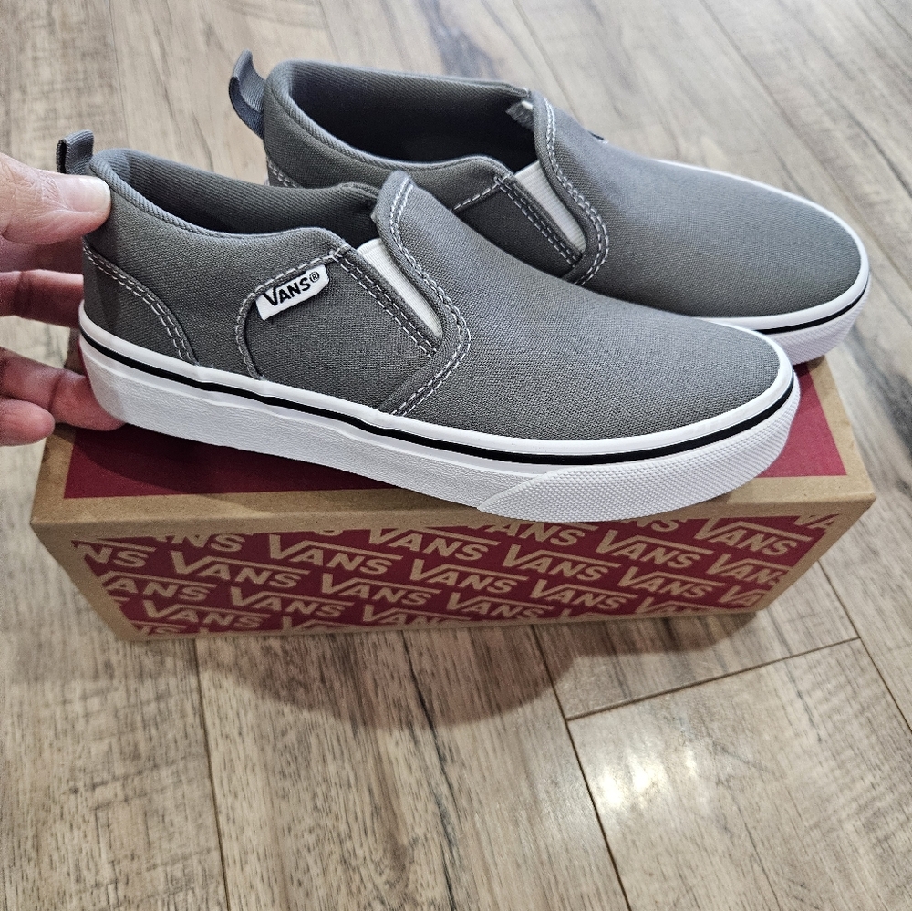 COPY - BRAND NEW Vans Asher Gray Slip Ons Kids size 1